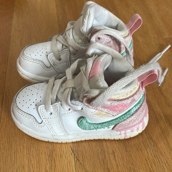 AIR JORDAN 1 MID SE GS 'PAINT DRIP' white, pink ice cream sneakers toddler size - Picture 1 of 6